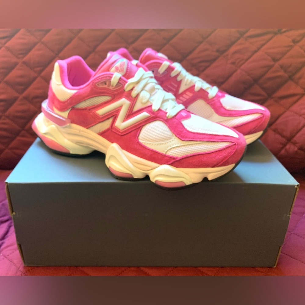 New Balance 9060 Fuchsia Pink U9060FP - Women’s Size 9 US - White Shoes NEW - Picture 11 of 12